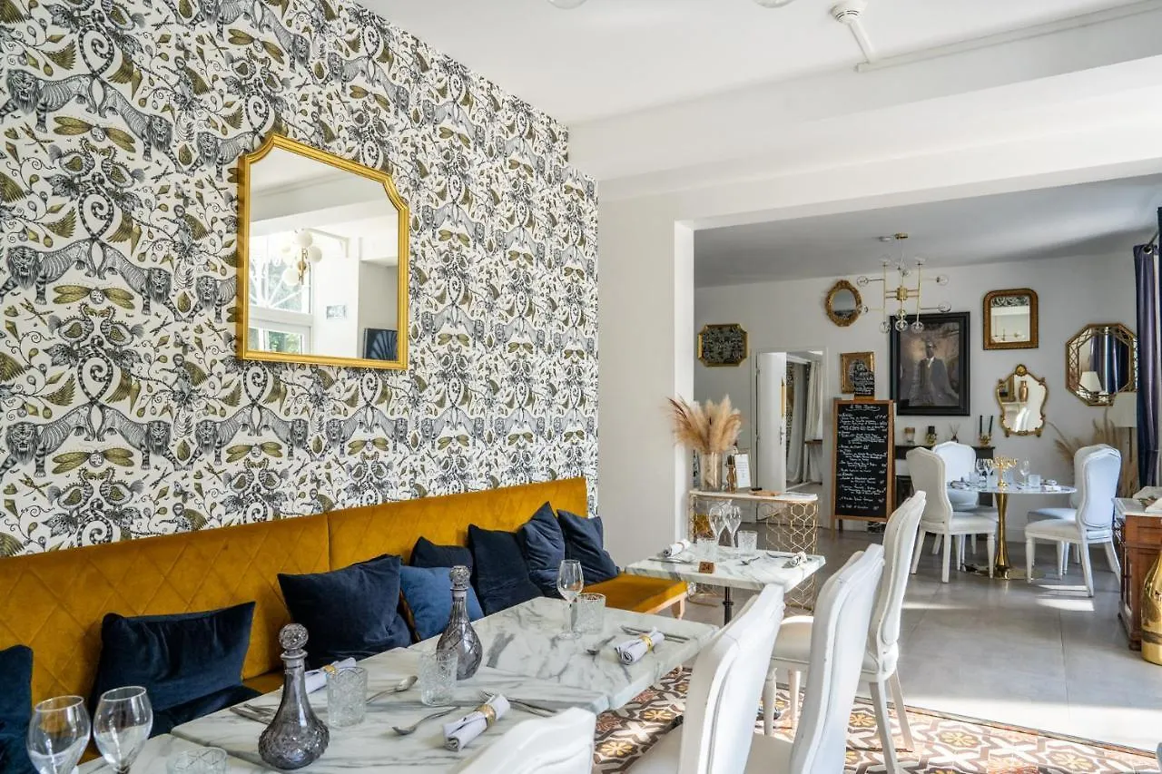 Guest house Chateau Des Ayes - Chambres & Suites Saint-Etienne-de-Saint-Geoirs