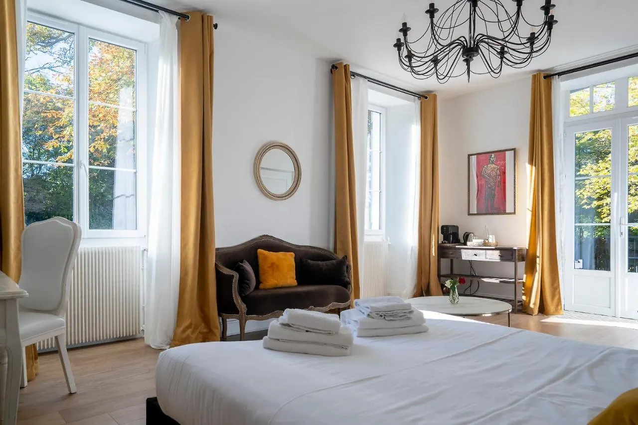 Guest house Chateau Des Ayes - Chambres & Suites Saint-Etienne-de-Saint-Geoirs